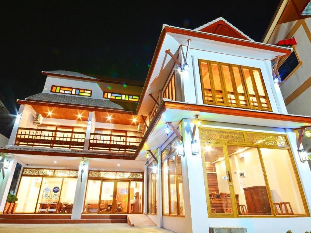 The Indigo House Phrae Hotel Exterior photo